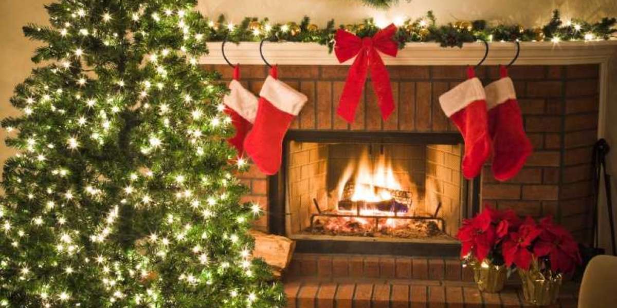 Winter Fireplace Decorating Ideas With Garlands and Lights