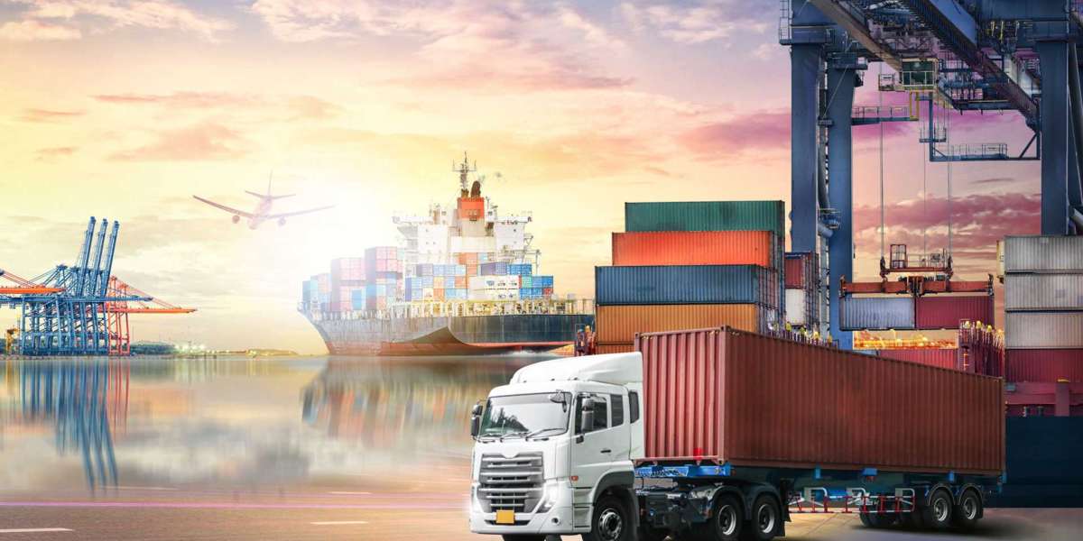 WHO IS A FREIGHT BROKER AND WHAT DO THEY DO?