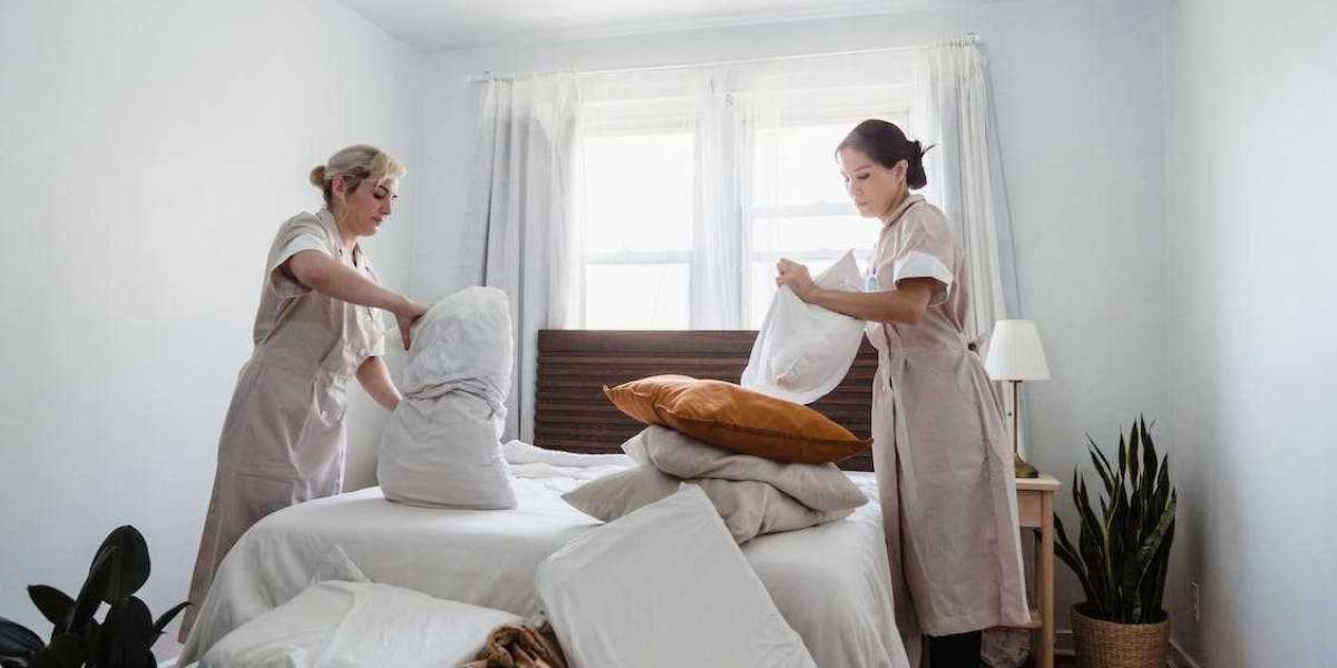 How Housekeeping Uniforms Help Your Staff Perform Their Duties