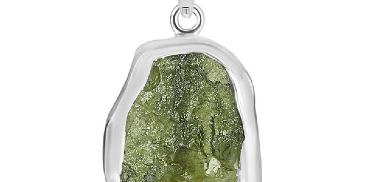 Moldavite Stone: The Latest Trend in Gemstone Jewelry
