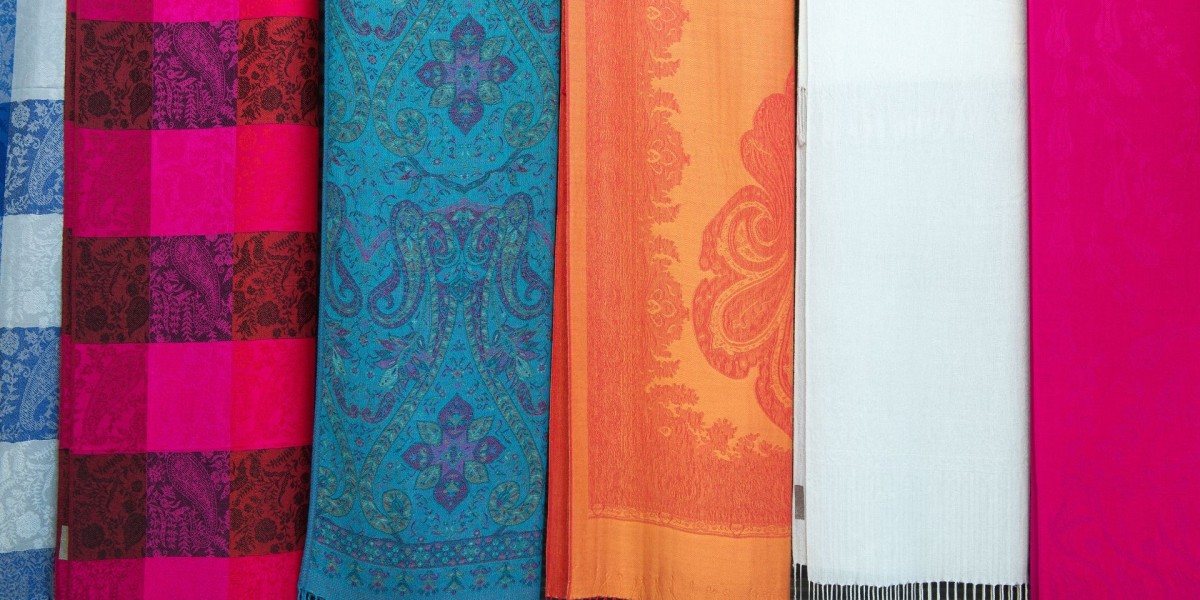 The Ultimate Guide to Pashmina Shawls