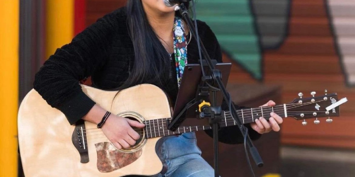 Soulful Notes: Angela Paoki's Live Extravaganza
