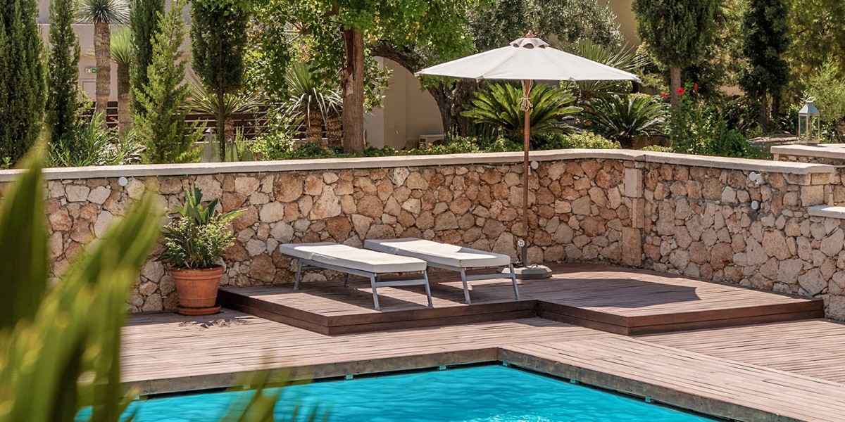 Poolside Perfection: Crafting a Stunning Outdoor Oasis for Summer