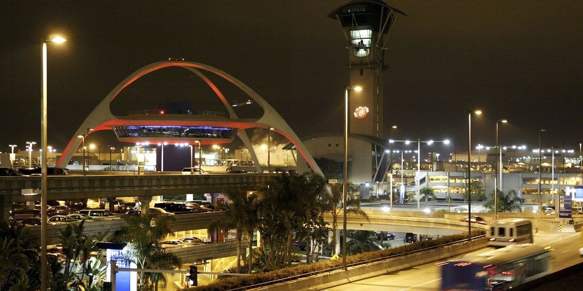 Navigating Your Flight : A Guide to the JetBlue Terminal at LAX