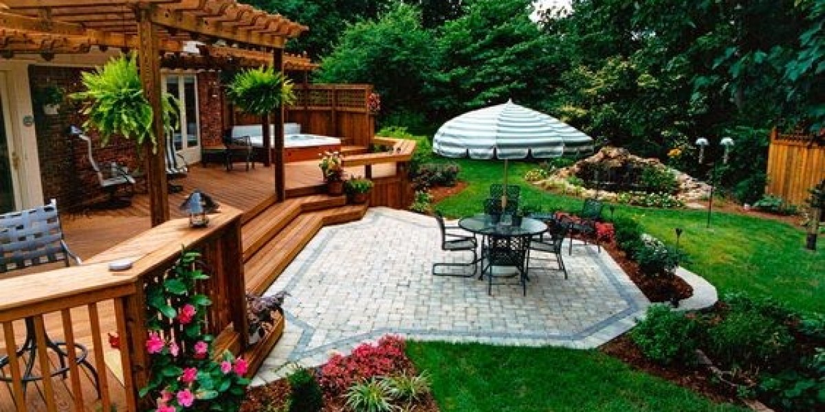 Building an All-Season Deck: A Year-Round Outdoor Oasis
