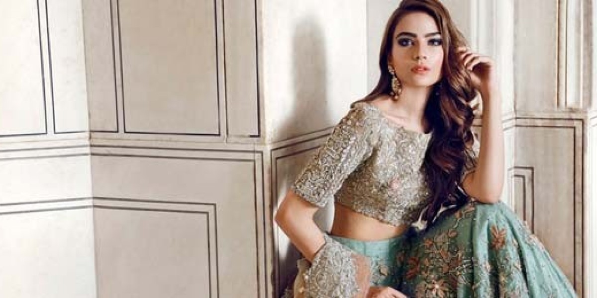 Fashion Fusion: Contemporary Twist on Pakistani Suits