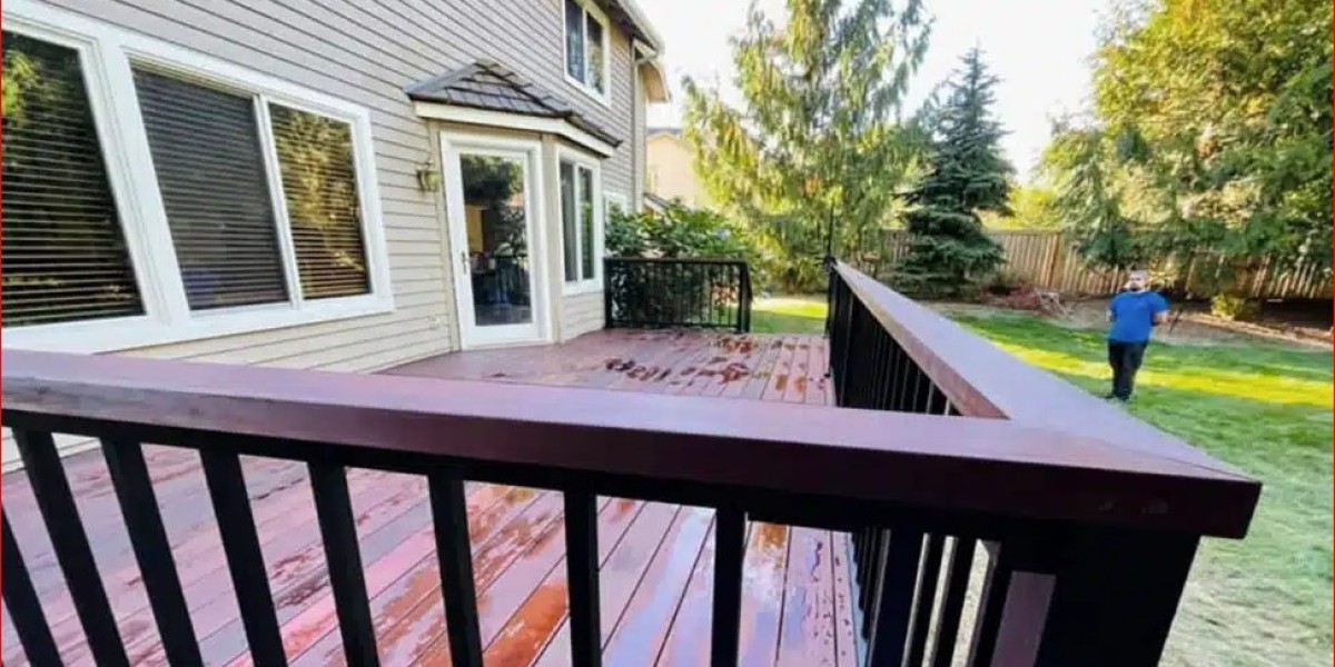 "Crafting Your Dream Outdoor Escape: Custom Decks by Hunts Point's Premier Builder"