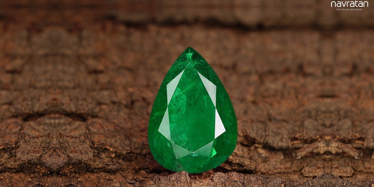 Which Color is the Gemstone Emerald?
