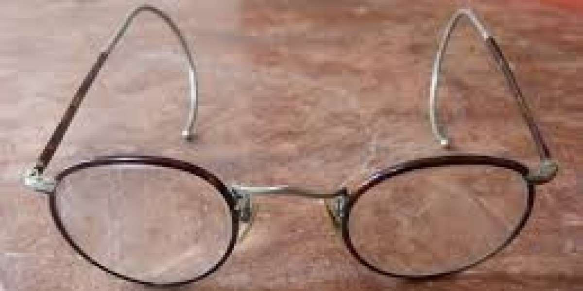 A pair of glasses should be worn for no more than two years