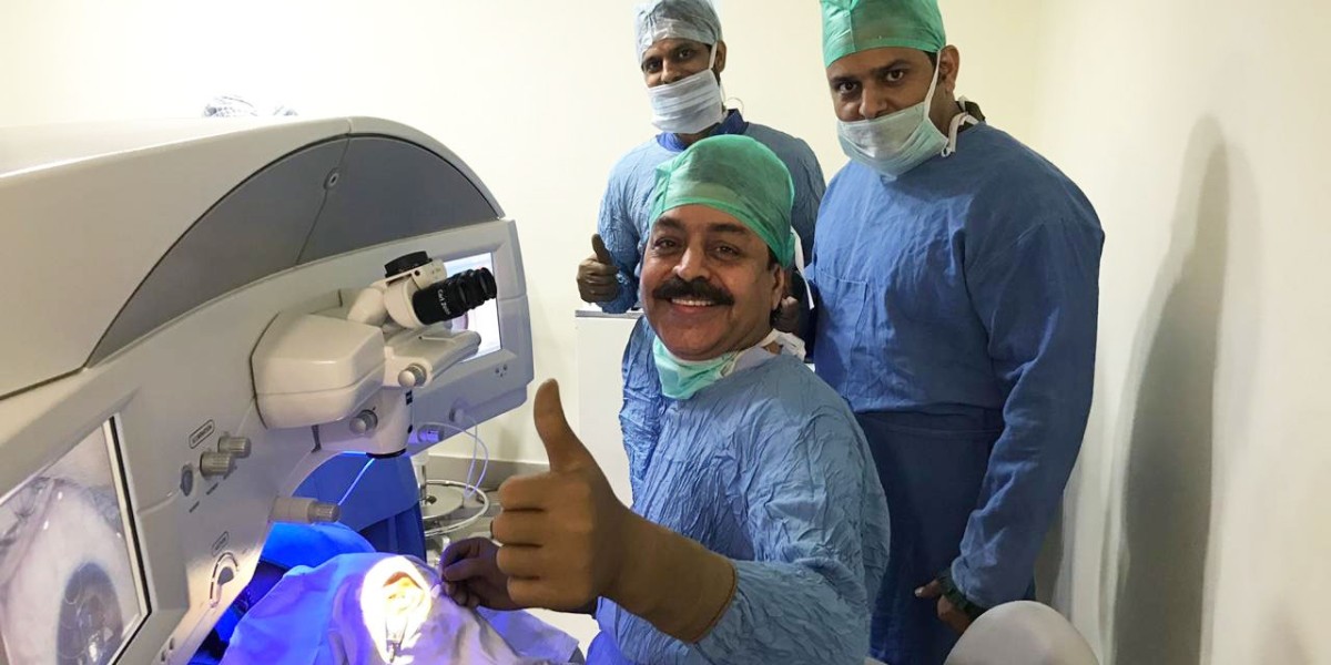 Eye Doctor in Delhi — Expert Eye Care at Bajaj Eye Care Centre