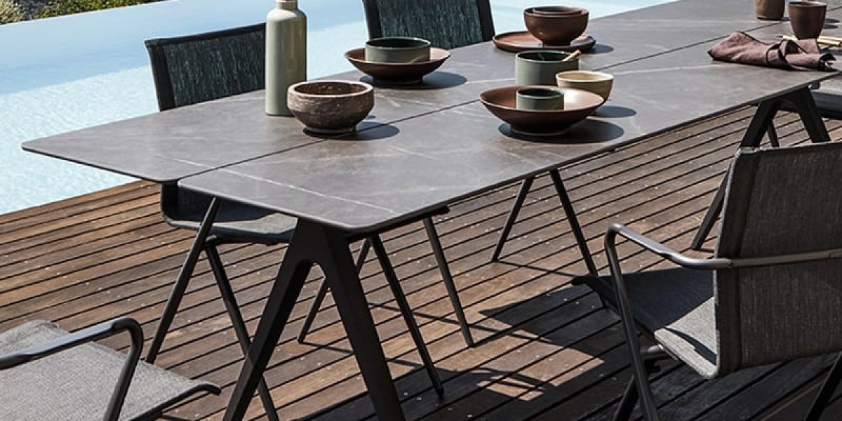 Ready to Entertain Guests? Here’s How to Set Up Your Outdoor Dining Area