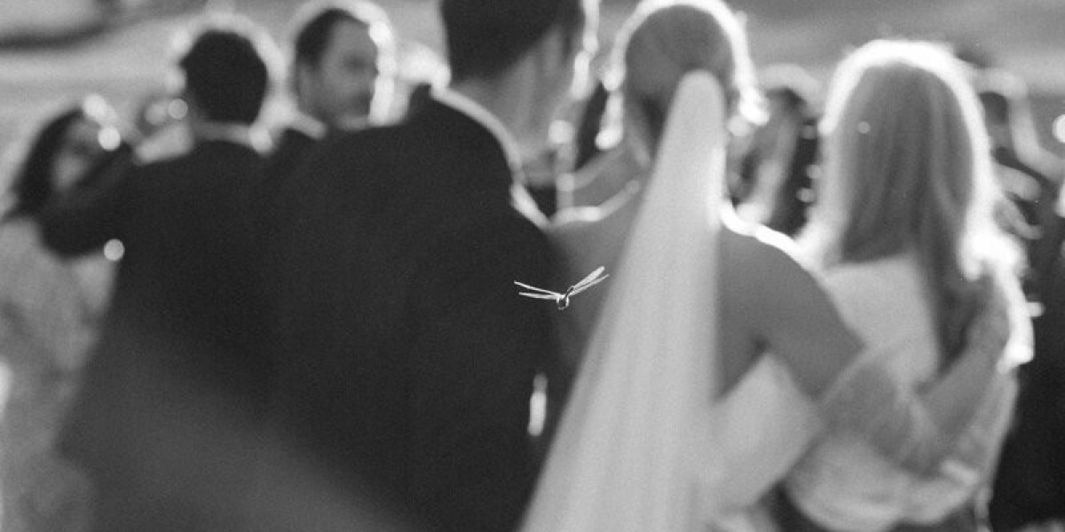 Authentic Candid Wedding Photography: Capturing Life