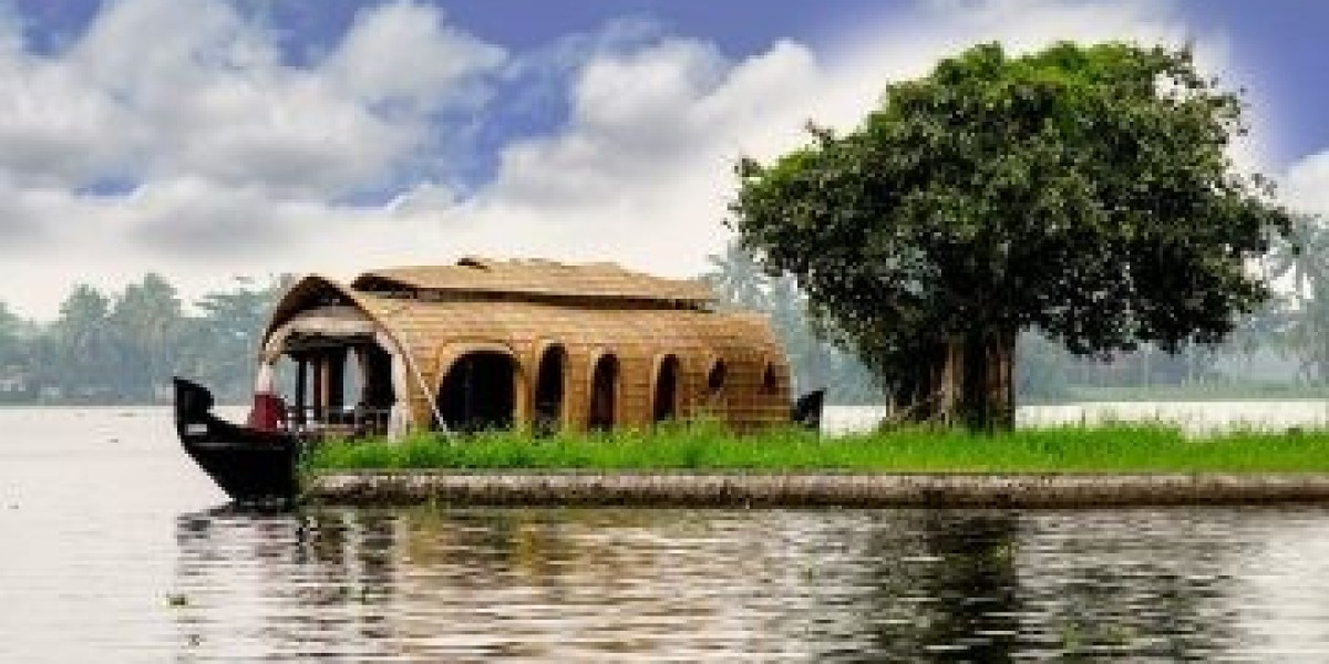Experience Serenity on an Alleppey Houseboat