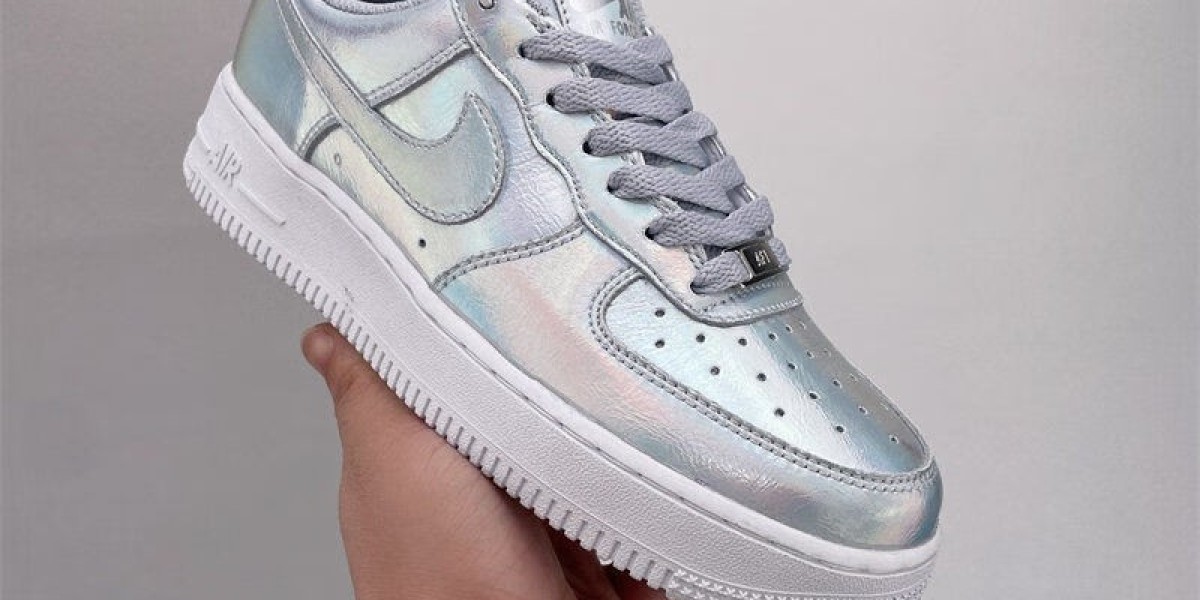 Air Force 液態銀鞋子：未來感與經典的完美融合