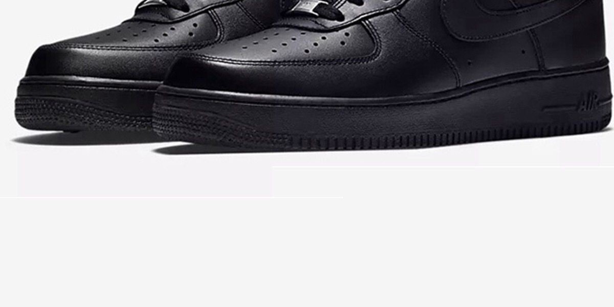 Air Force 1 全黑鞋子：經典中的經典