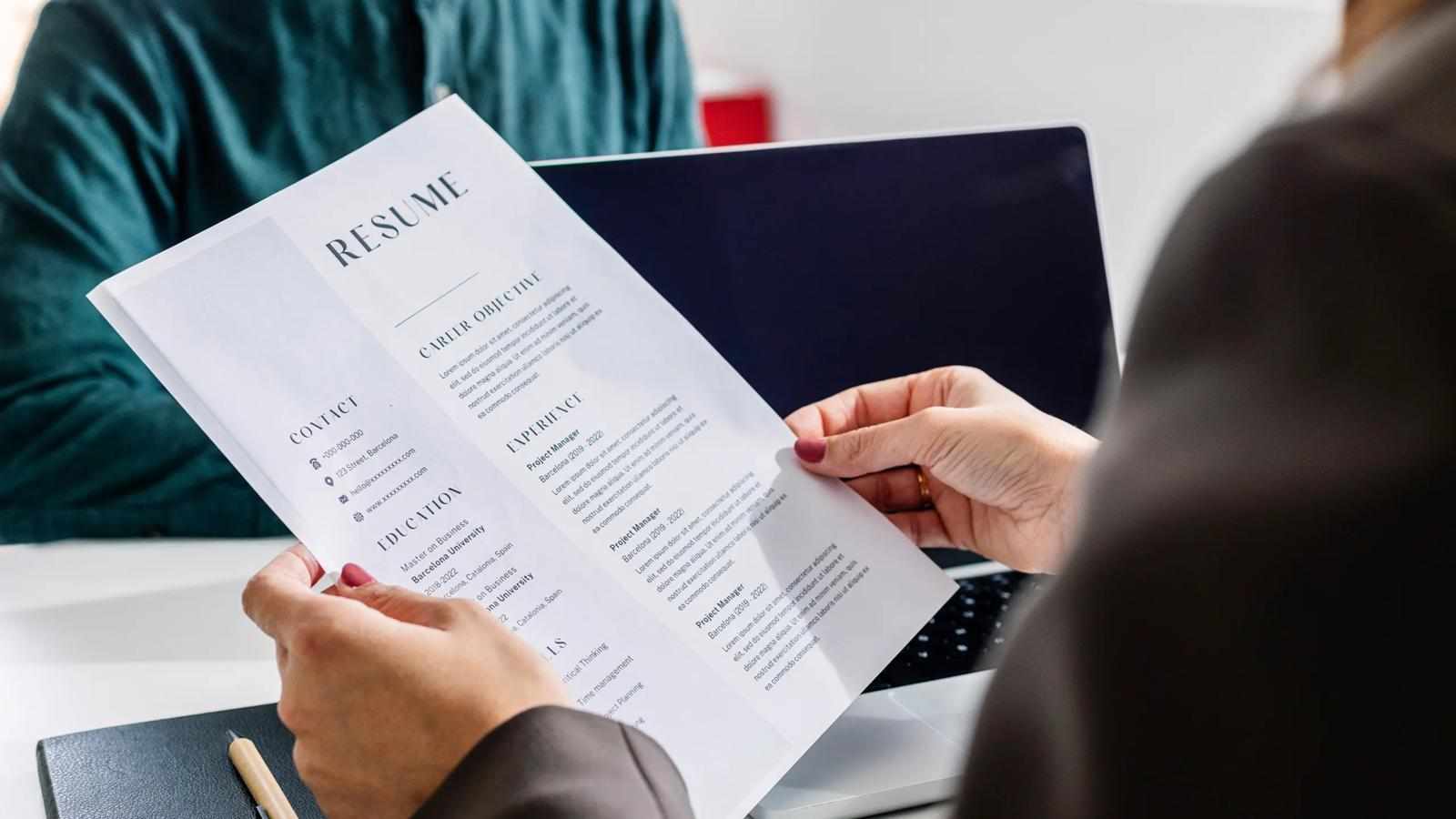 Why Should You Hire Professional Resume Writing Services in Delhi?