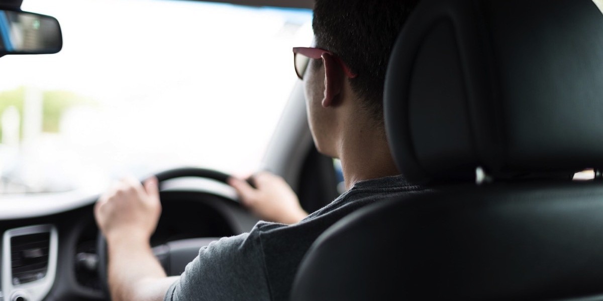 The Importance of Attending a Licensed Driving School