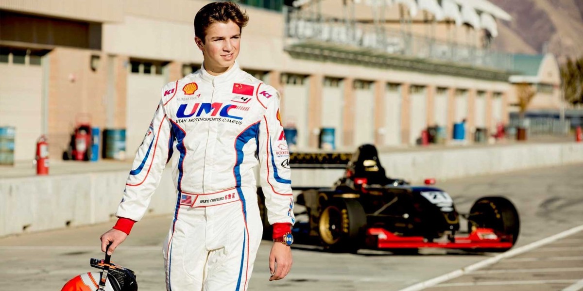 Essential Car Racing Clothes for Beginners: A Comprehensive Guide