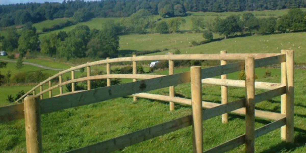 Top 5 Benefits of Using Half Round Fence Rails for Your Outdoor Space