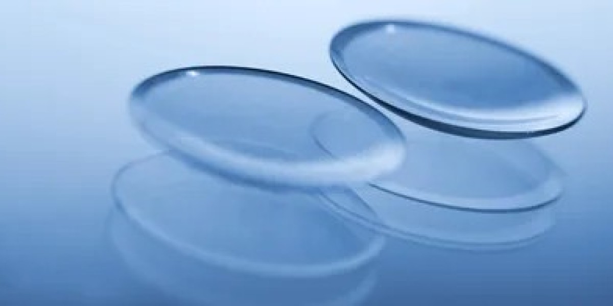 Disposable Contact Lenses Market: A Comprehensive Review of the Latest Innovations in Materials, Design, and Comfort Fea