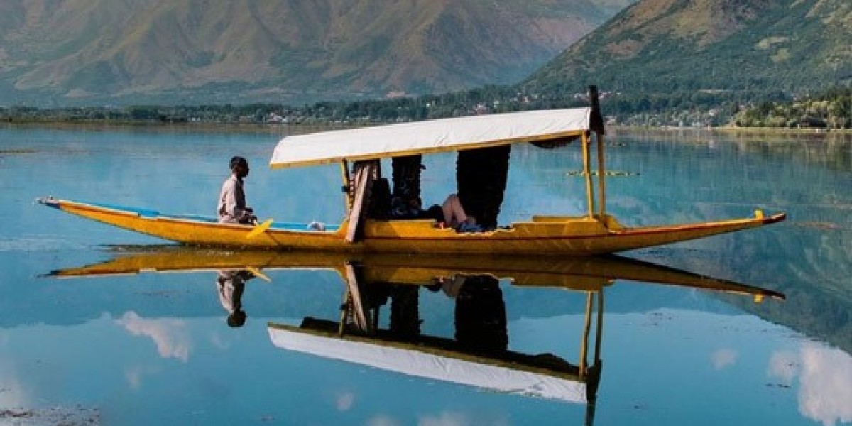 Kashmir Tour Package for Couples: A Romantic Escape in Paradise