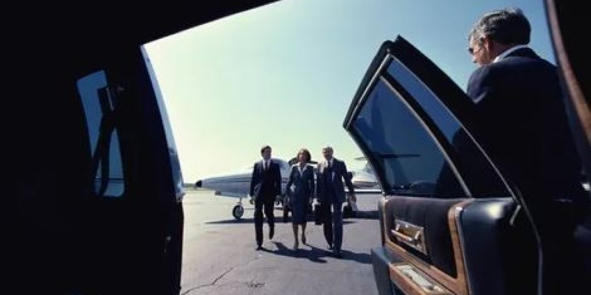 Effortless Corporate and Airport Transportation Services in Del Mar and Rancho Santa Fe, CA with MRA LIMO