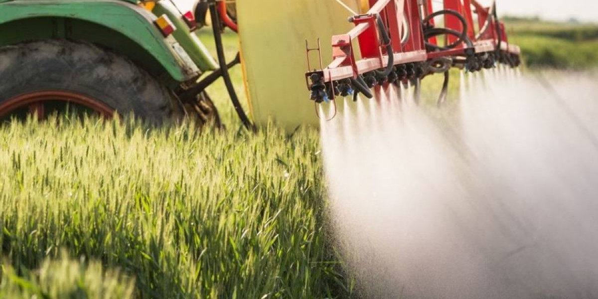 Agricultural Sprayers Market to USD 5,499.5 Million by 2033