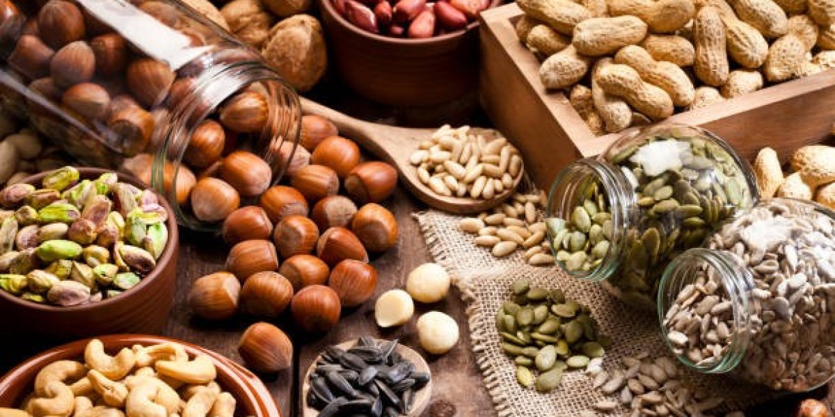 Edible Nuts Market Forecast 2024-2032: Trends, Size, and Growth Insights