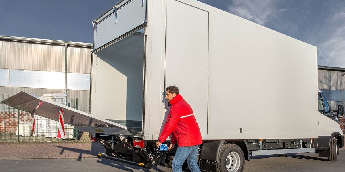 Tail Lift Market Growth: How Innovations in Technology are Shaping the Future of Logistics