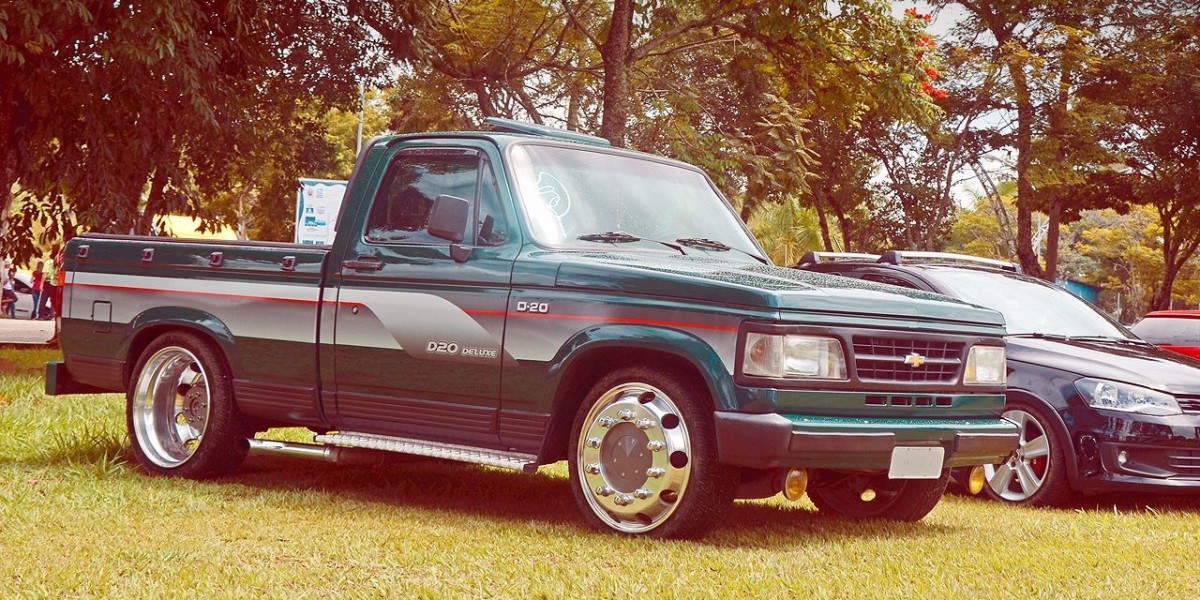 Chevrolet D20 Tropical Diesel Rebaixada: Um Clássico com Estilo Inigualável