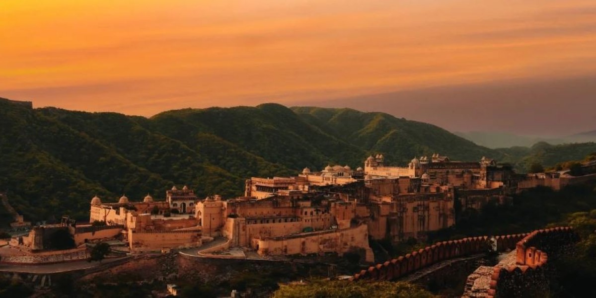 Discover Rajasthan with Mukesh Tour and Travels: Your Reliable Taxi Service In India