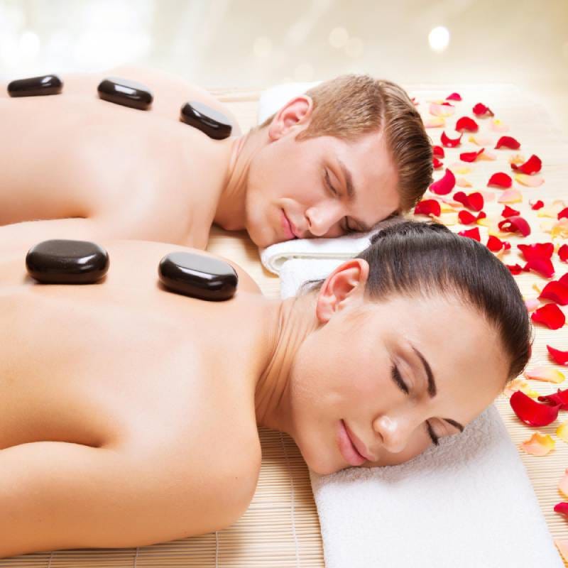 Couple Massage: An Effective Way to Strengthen Your Bond | by Shukran Home Spa | Jan, 2025 | Medium