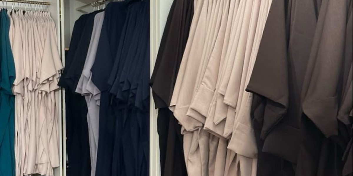 The Ultimate Guide to Abayas: Elegant, Modest, and Fashionable Choices for Every Woman