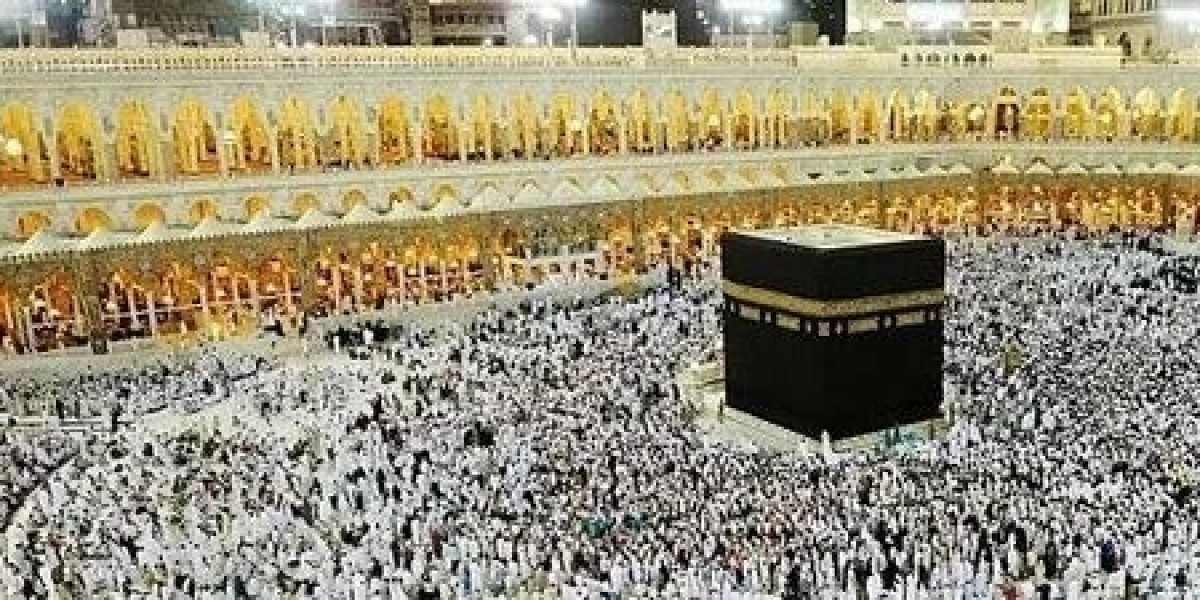 Affordable Umrah Packages from USA for 2025 – Your Guide to SalahTravels_