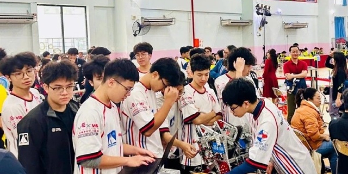 Việt Nam’s GreenAms Robotics Triumphs, Advances To Global VEX Robotics Finals